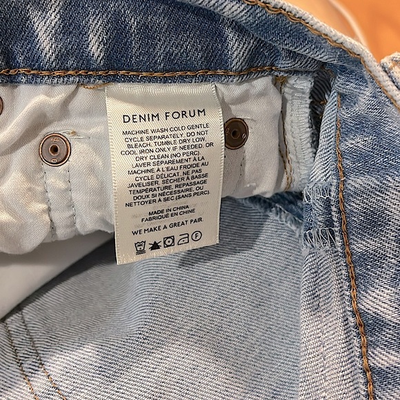 Aritzia Denim Forum 'The Arlo High Rise Straight'. Size 26. Like New. - Picture 9 of 14